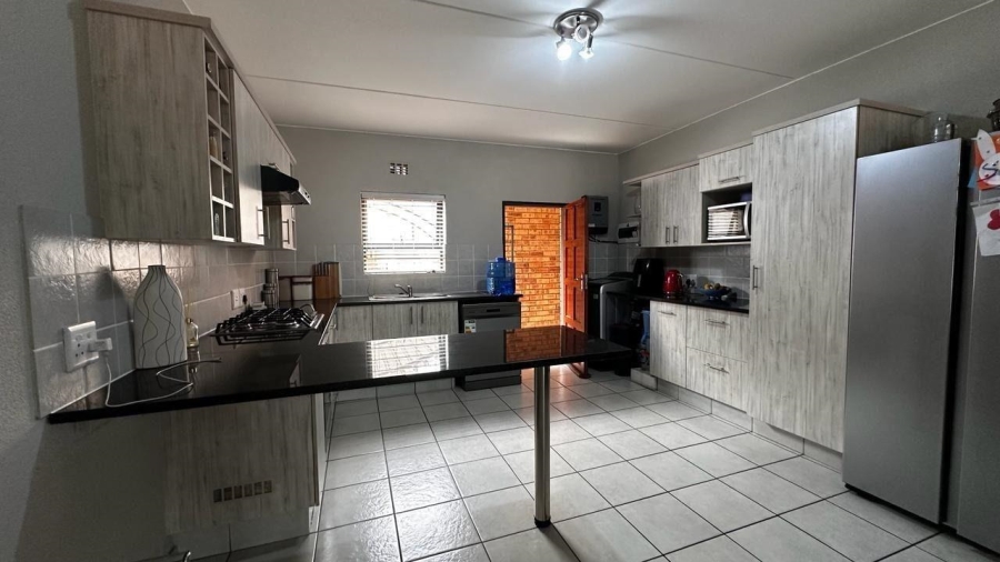 3 Bedroom Property for Sale in New Market Gauteng