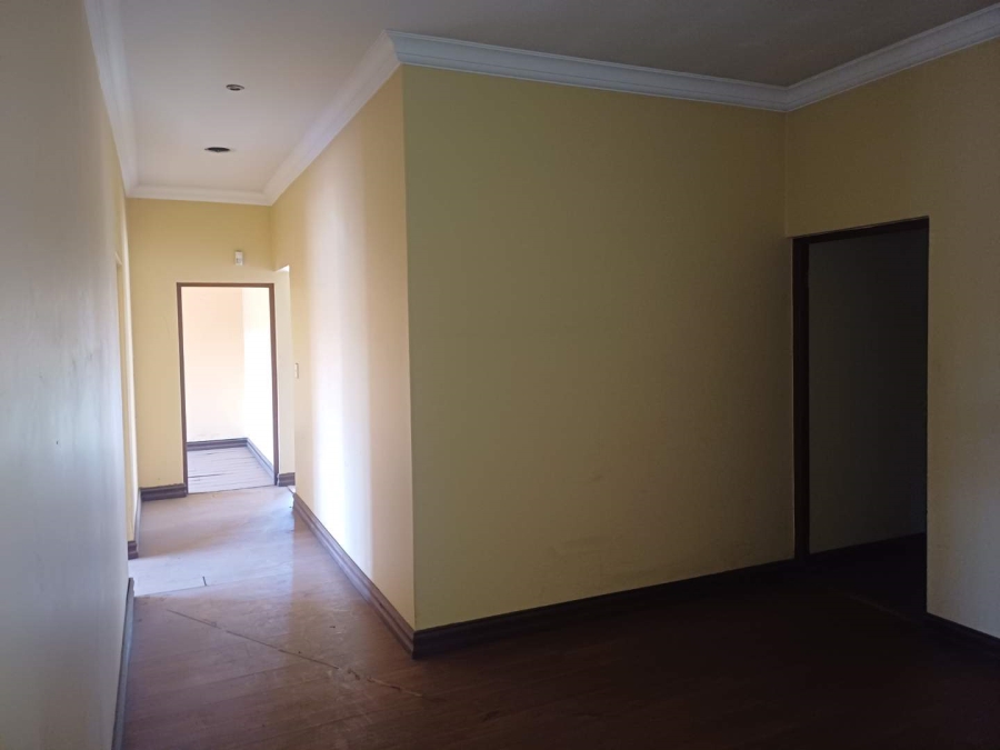 6 Bedroom Property for Sale in Wierdapark Gauteng