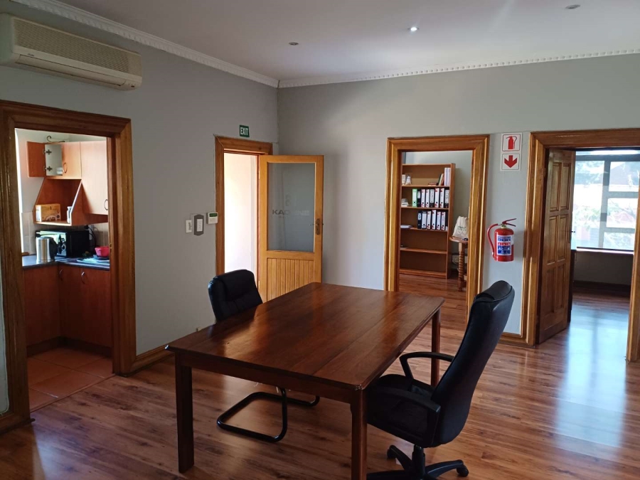 5 Bedroom Property for Sale in Die Hoewes Gauteng