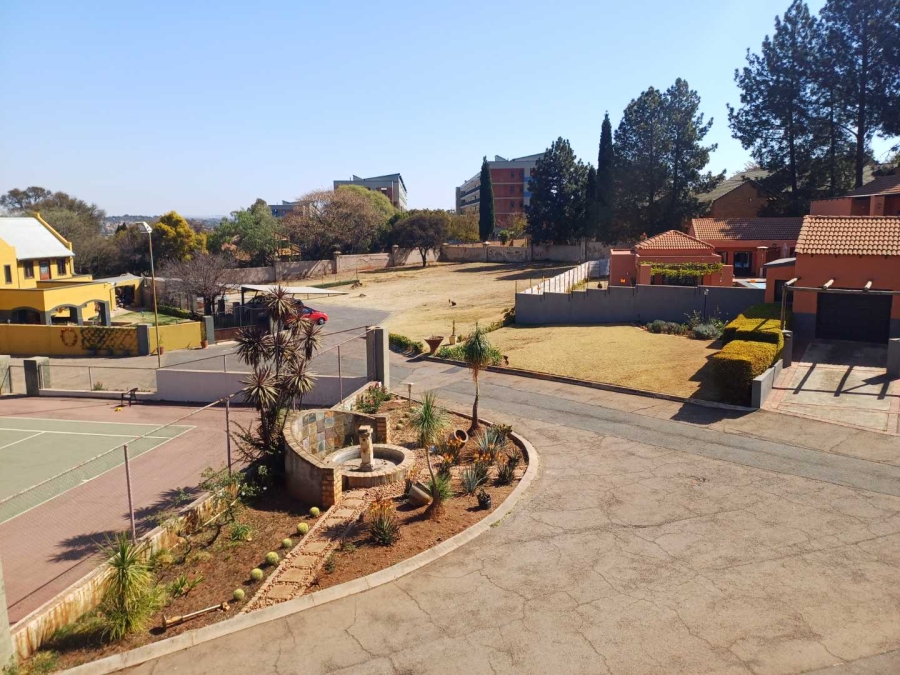 5 Bedroom Property for Sale in Die Hoewes Gauteng