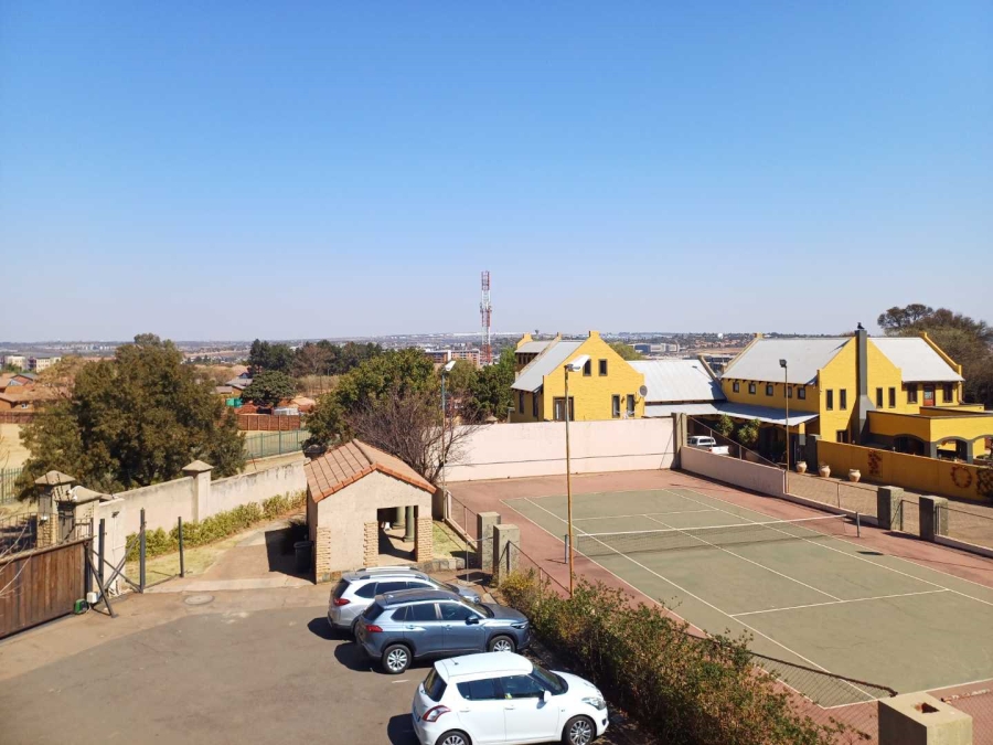 5 Bedroom Property for Sale in Die Hoewes Gauteng