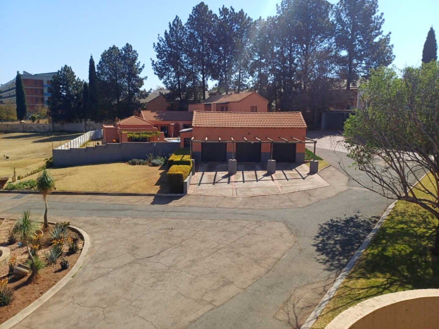 5 Bedroom Property for Sale in Die Hoewes Gauteng