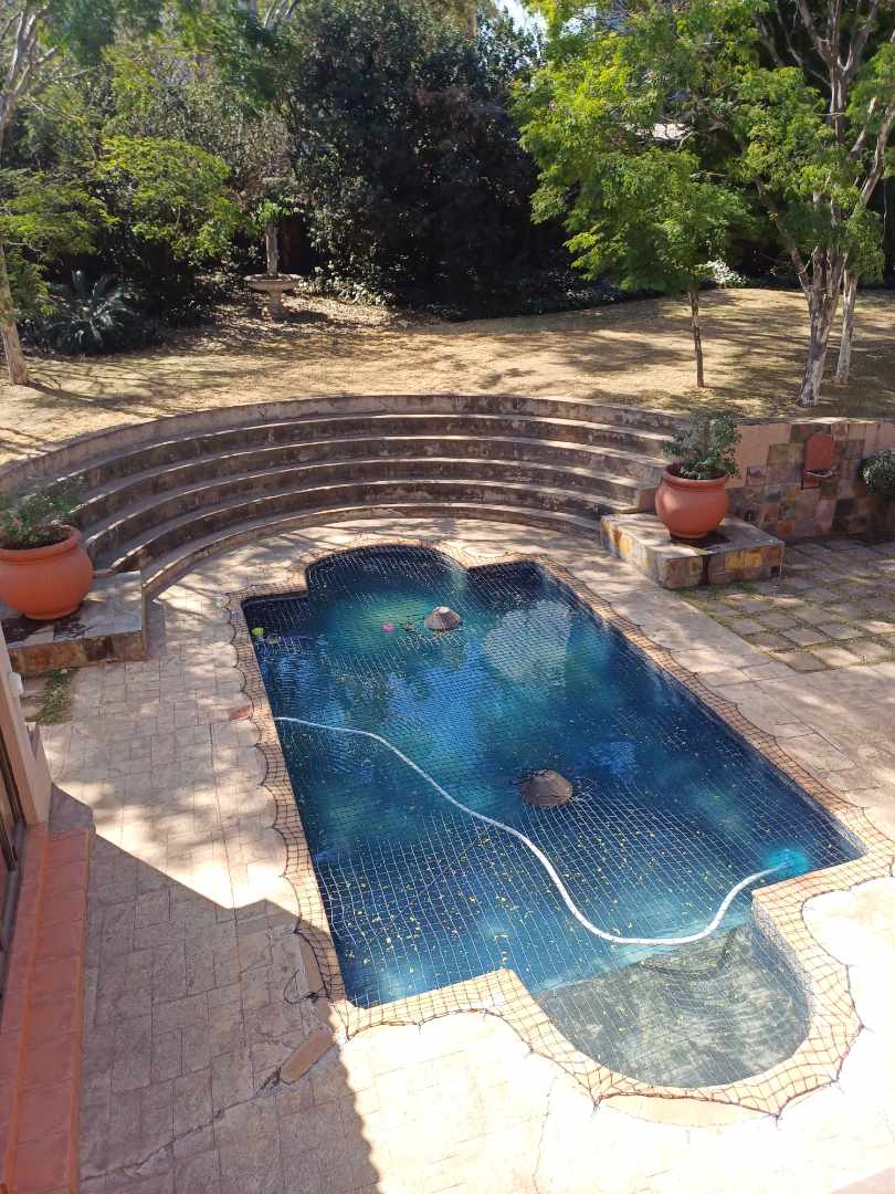 5 Bedroom Property for Sale in Die Hoewes Gauteng