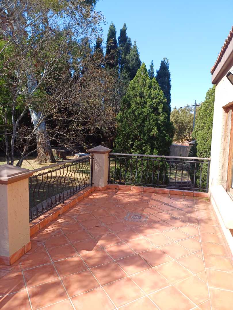 5 Bedroom Property for Sale in Die Hoewes Gauteng