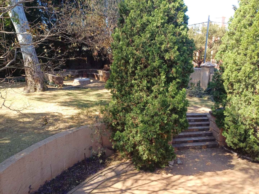 5 Bedroom Property for Sale in Die Hoewes Gauteng