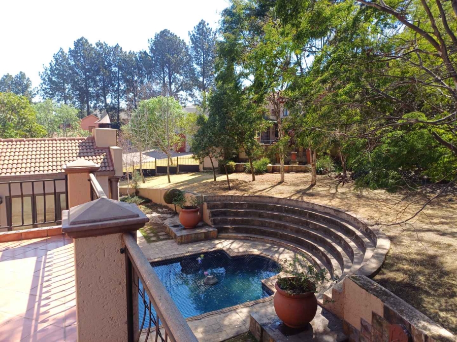 5 Bedroom Property for Sale in Die Hoewes Gauteng