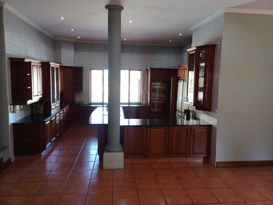 5 Bedroom Property for Sale in Die Hoewes Gauteng