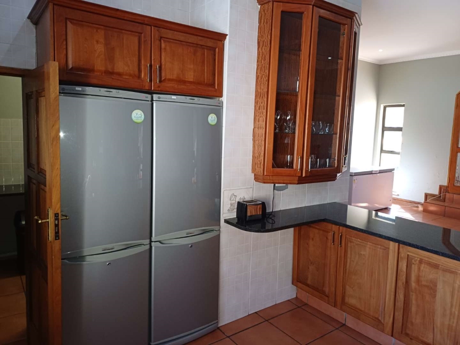 5 Bedroom Property for Sale in Die Hoewes Gauteng