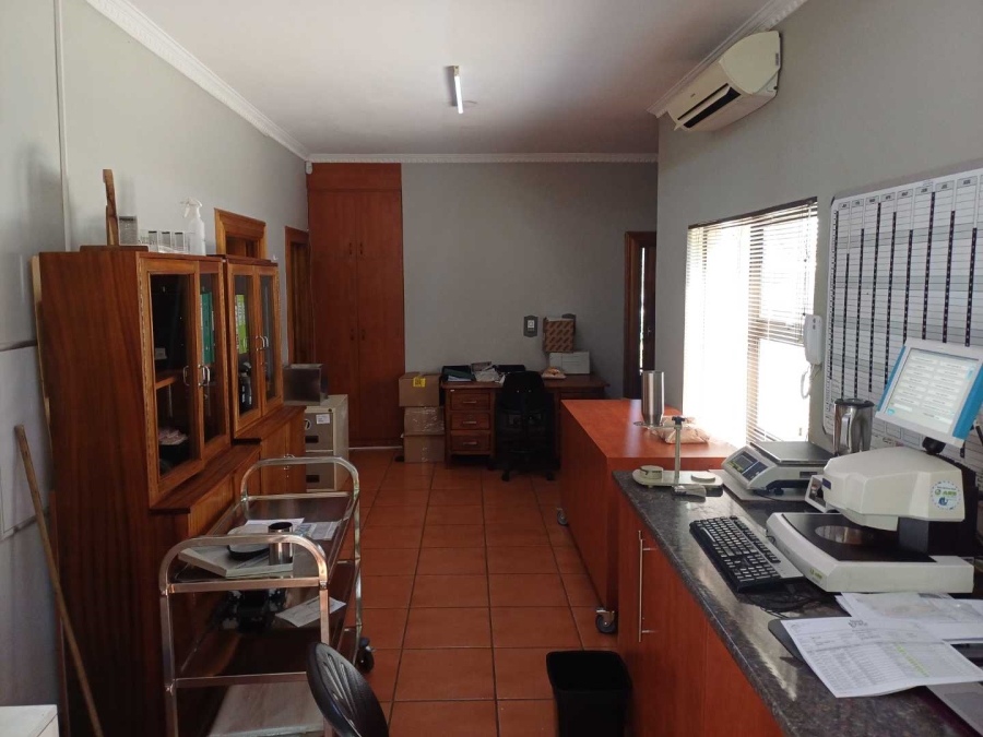 5 Bedroom Property for Sale in Die Hoewes Gauteng