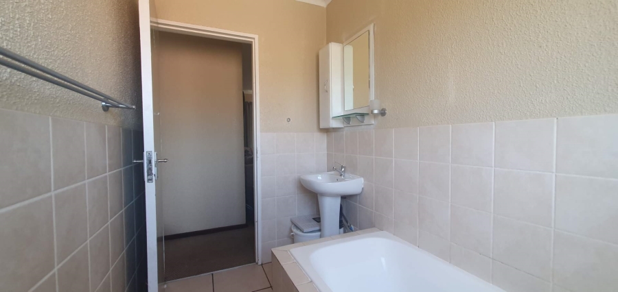 2 Bedroom Property for Sale in Willowbrook Gauteng