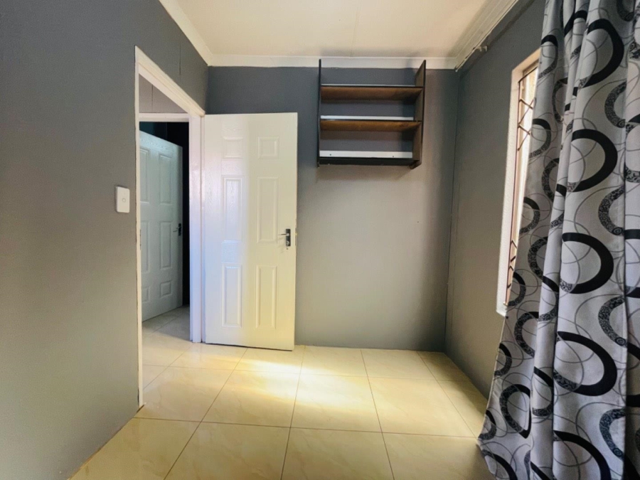 To Let 2 Bedroom Property for Rent in Protea Glen Gauteng