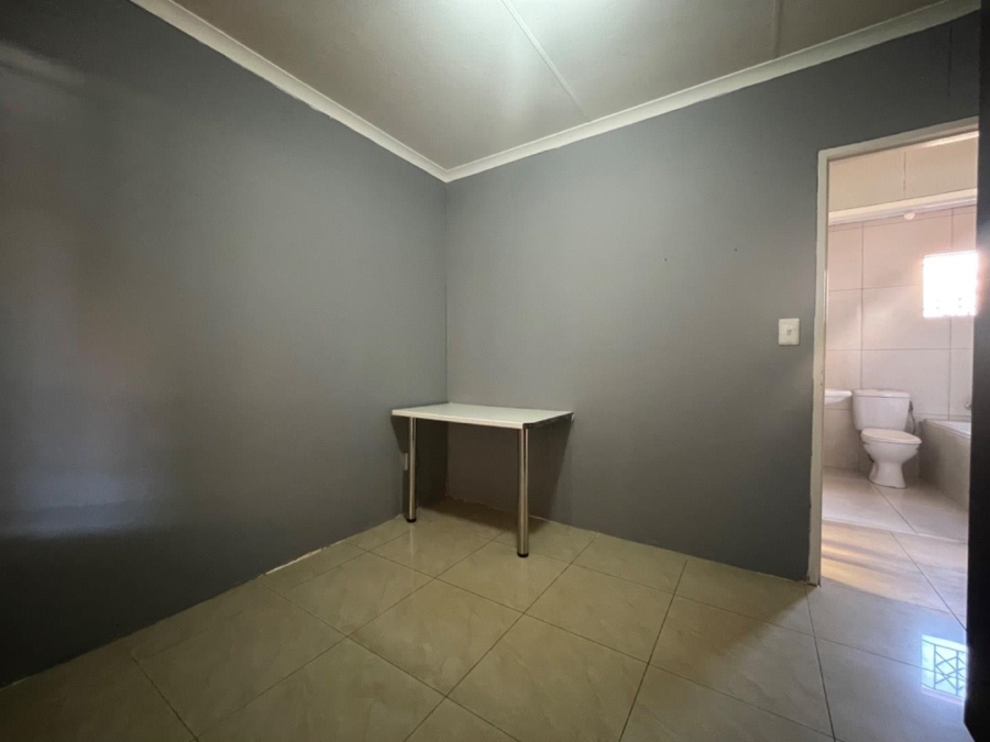 To Let 2 Bedroom Property for Rent in Protea Glen Gauteng