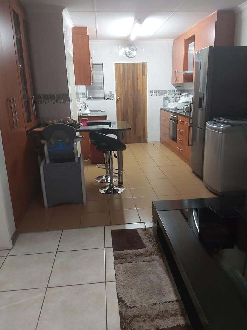 2 Bedroom Property for Sale in Erasmuskloof Gauteng