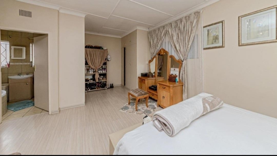 4 Bedroom Property for Sale in Horison View Gauteng