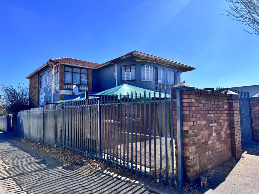 5 Bedroom Property for Sale in Townsview Gauteng