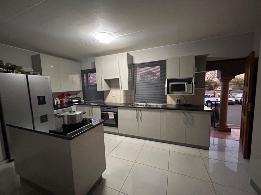 3 Bedroom Property for Sale in Gosforth Park Gauteng