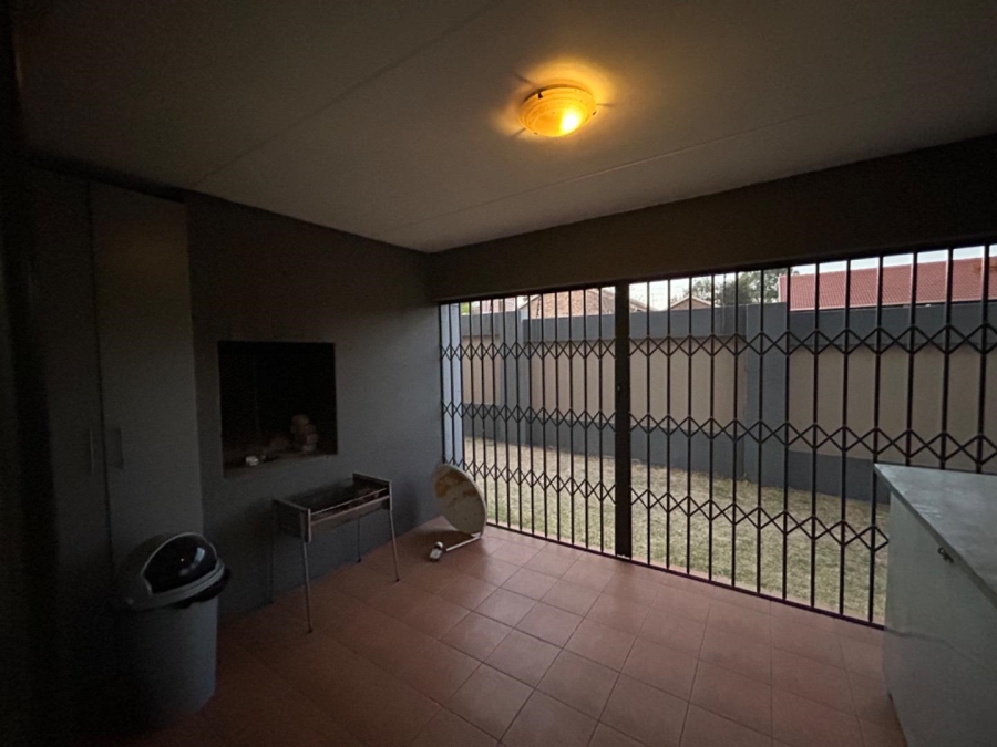 3 Bedroom Property for Sale in Gosforth Park Gauteng