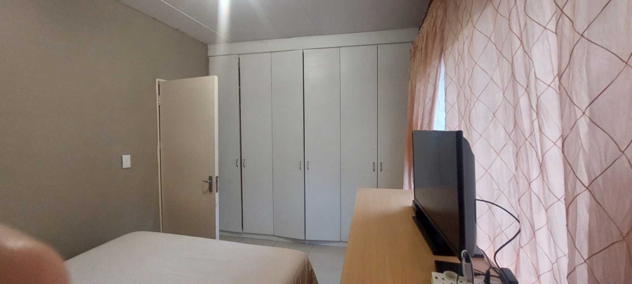 2 Bedroom Property for Sale in Meredale Gauteng