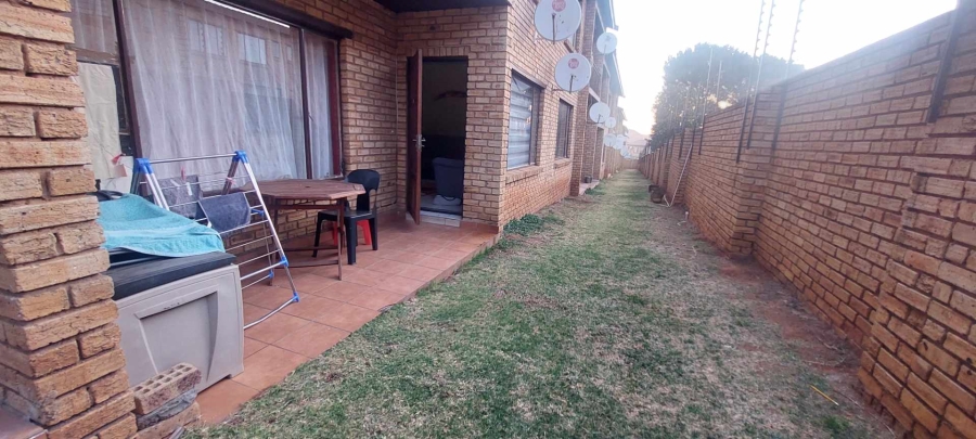 2 Bedroom Property for Sale in Meredale Gauteng