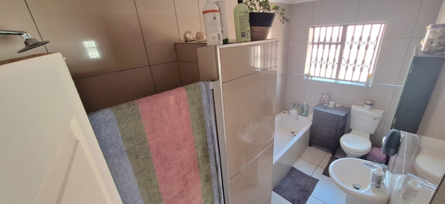 4 Bedroom Property for Sale in Heuweloord Gauteng