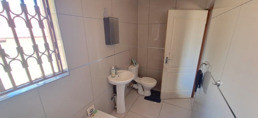 4 Bedroom Property for Sale in Heuweloord Gauteng