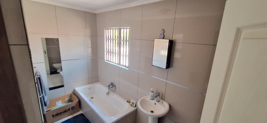 4 Bedroom Property for Sale in Heuweloord Gauteng