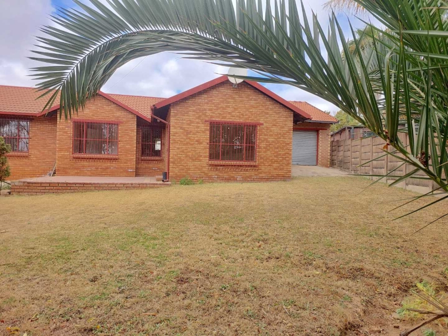 4 Bedroom Property for Sale in Heuweloord Gauteng