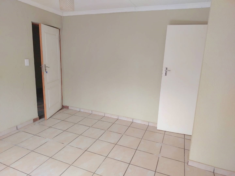 4 Bedroom Property for Sale in Heuweloord Gauteng