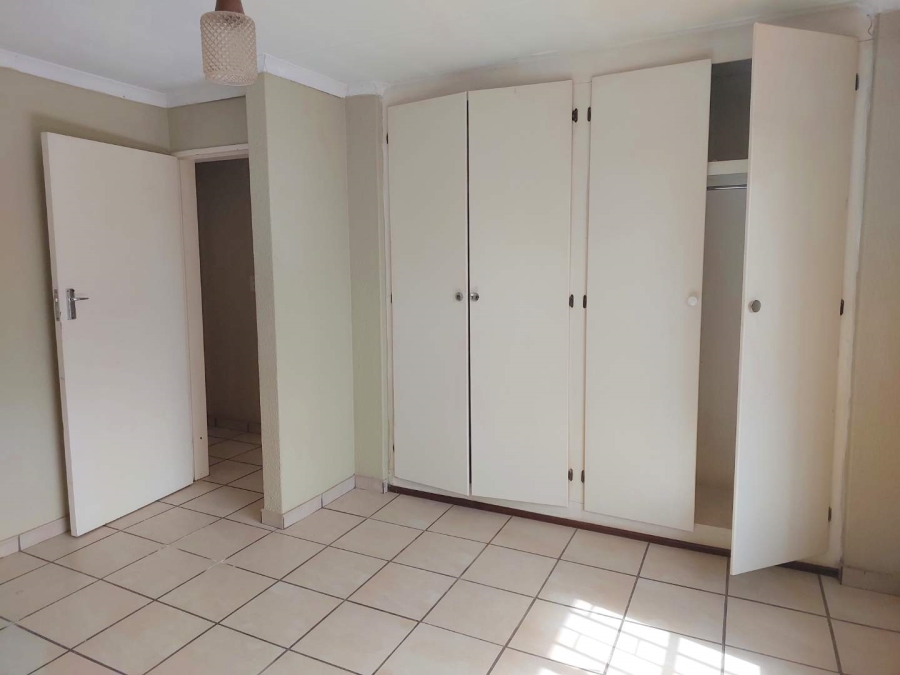 4 Bedroom Property for Sale in Heuweloord Gauteng