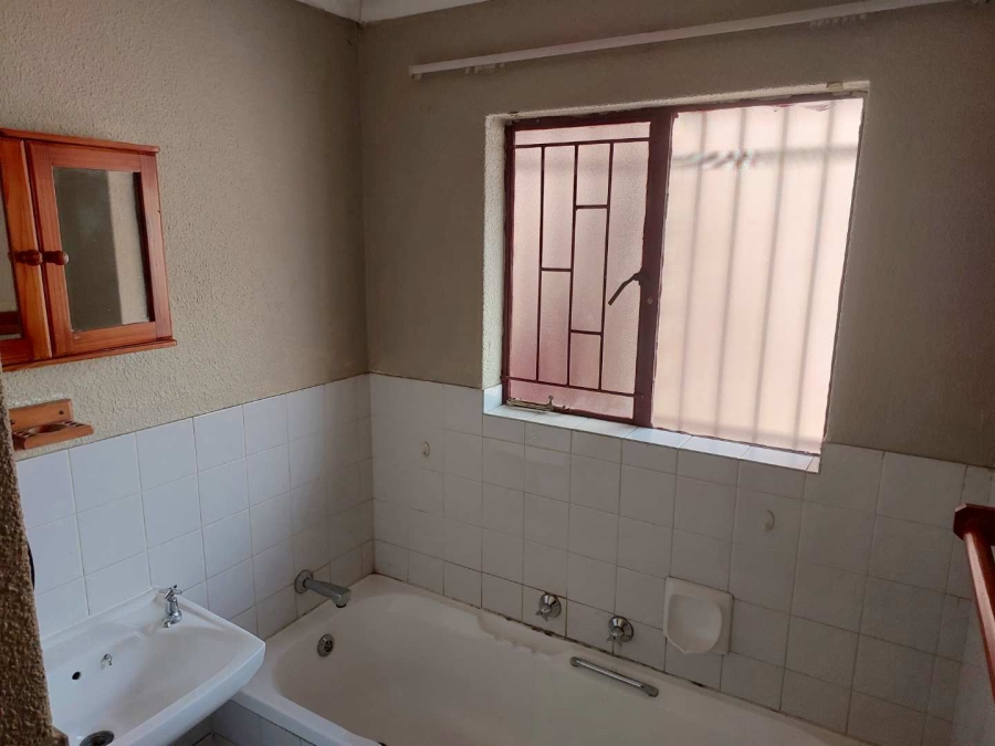 4 Bedroom Property for Sale in Heuweloord Gauteng