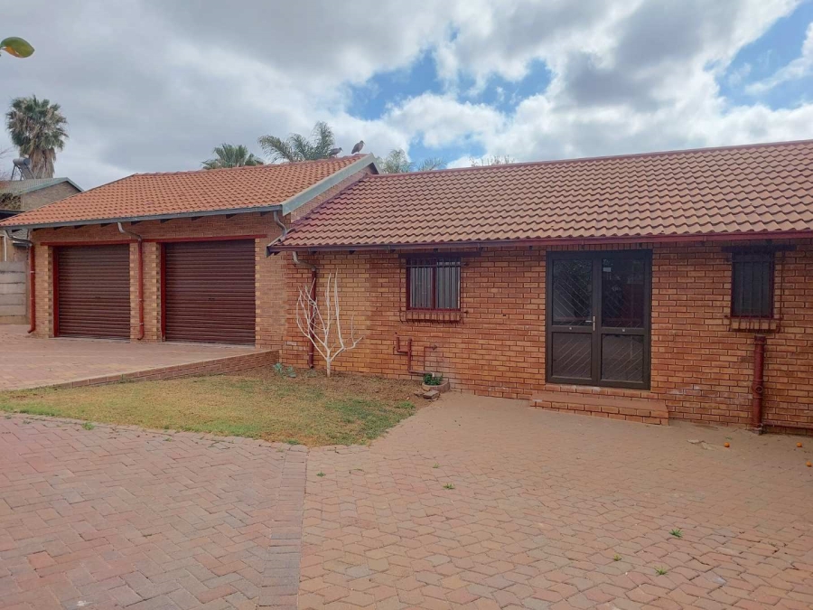 4 Bedroom Property for Sale in Heuweloord Gauteng