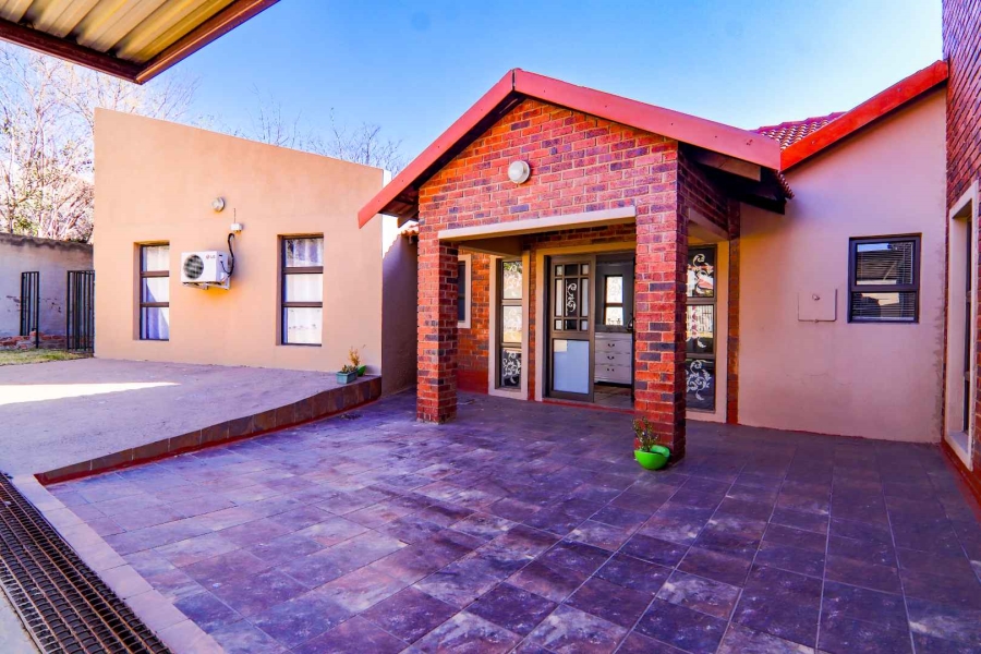 4 Bedroom Property for Sale in Noordwyk Gauteng