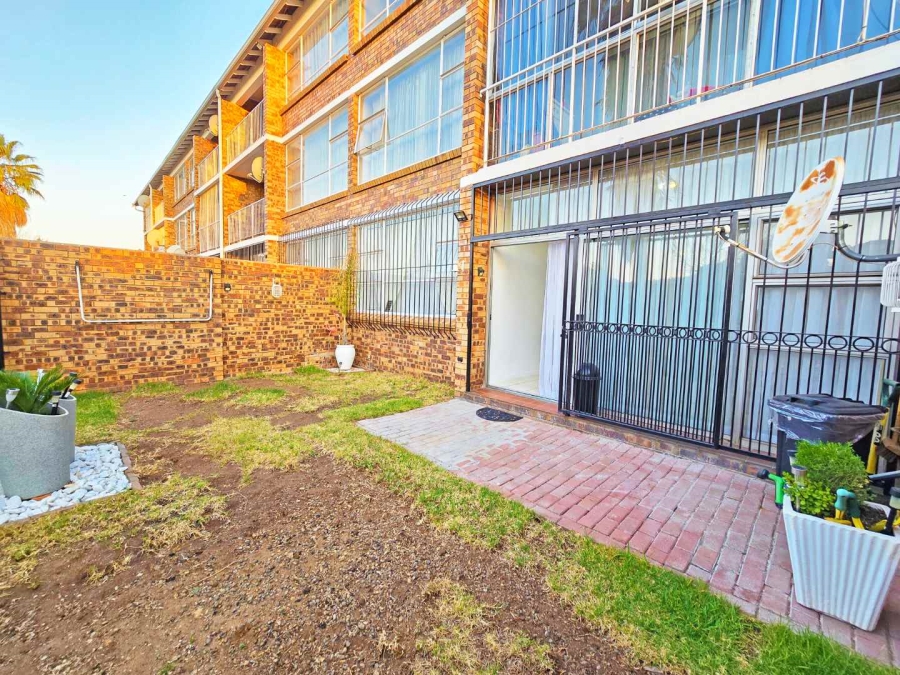 2 Bedroom Property for Sale in Gosforth Park Gauteng