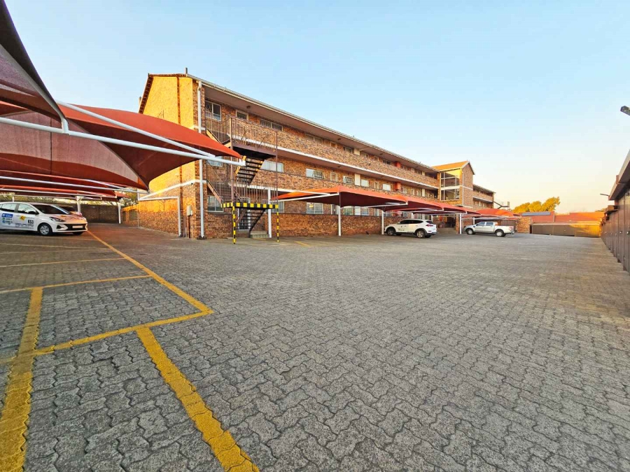 2 Bedroom Property for Sale in Gosforth Park Gauteng