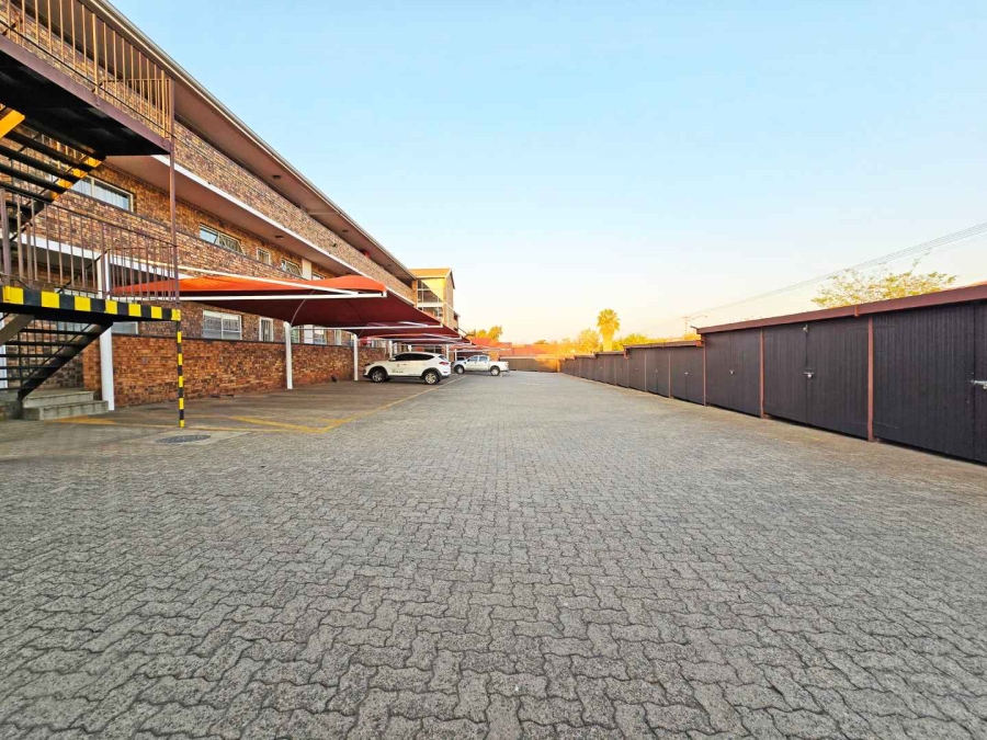 2 Bedroom Property for Sale in Gosforth Park Gauteng