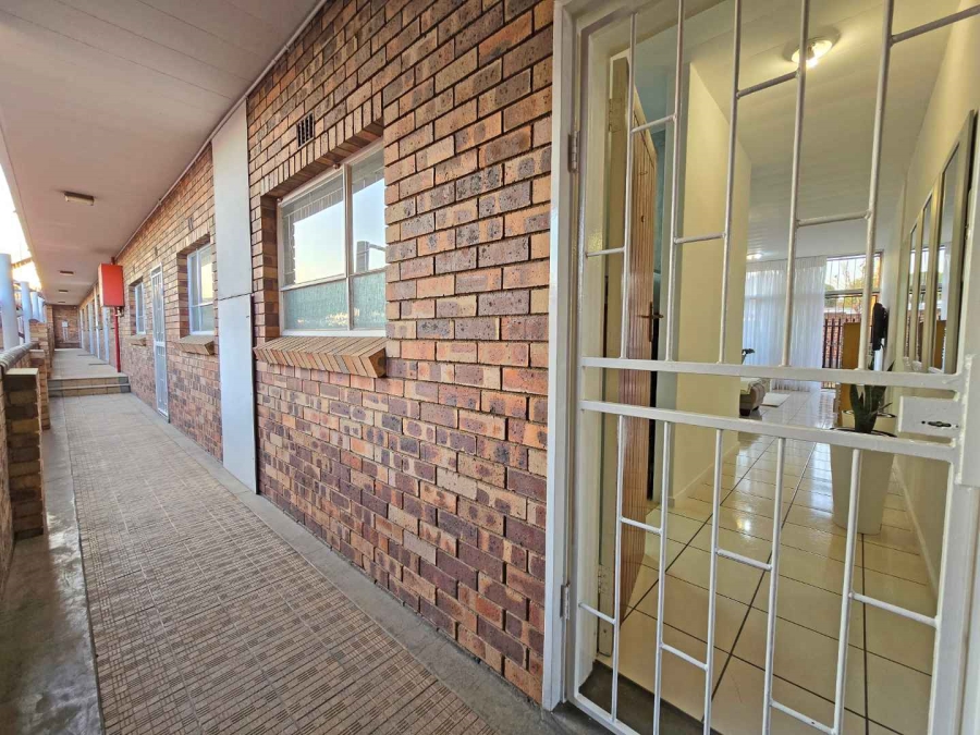 2 Bedroom Property for Sale in Gosforth Park Gauteng