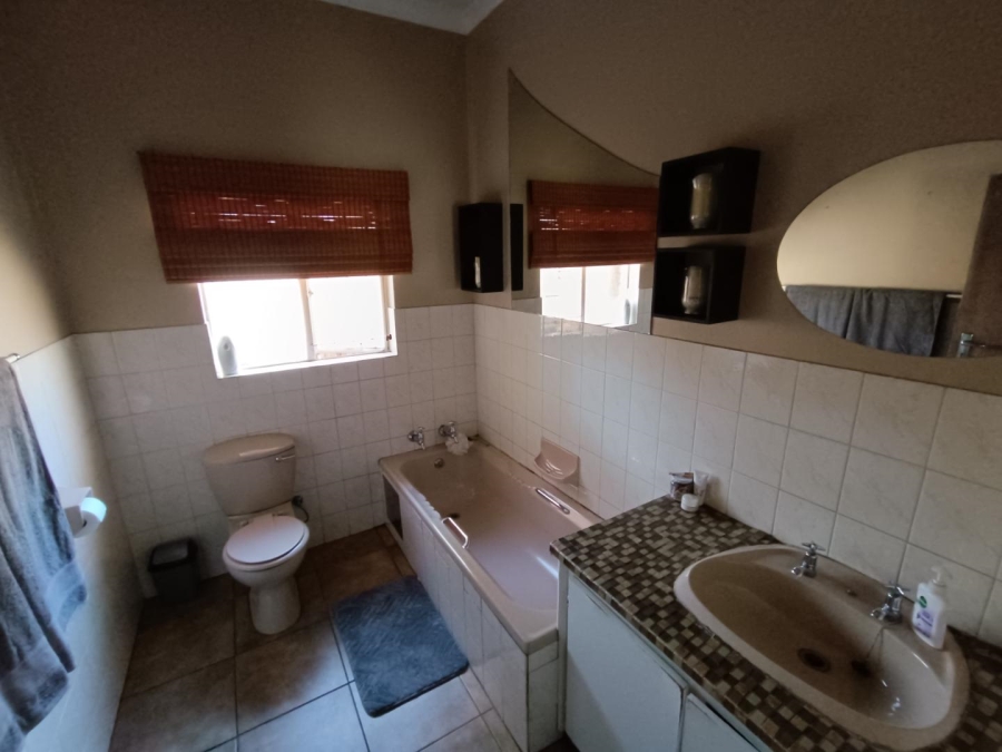 3 Bedroom Property for Sale in Wierdapark Gauteng