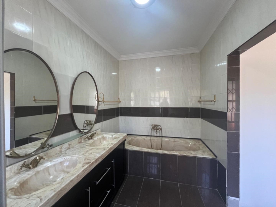 To Let 5 Bedroom Property for Rent in Waterkloof Ridge Gauteng