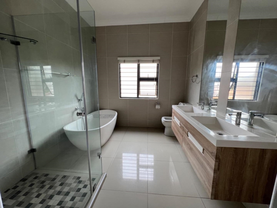 To Let 4 Bedroom Property for Rent in Waterkloof Ridge Gauteng