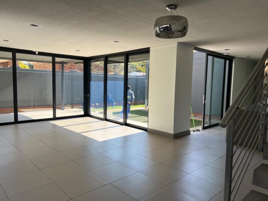 To Let 4 Bedroom Property for Rent in Waterkloof Ridge Gauteng