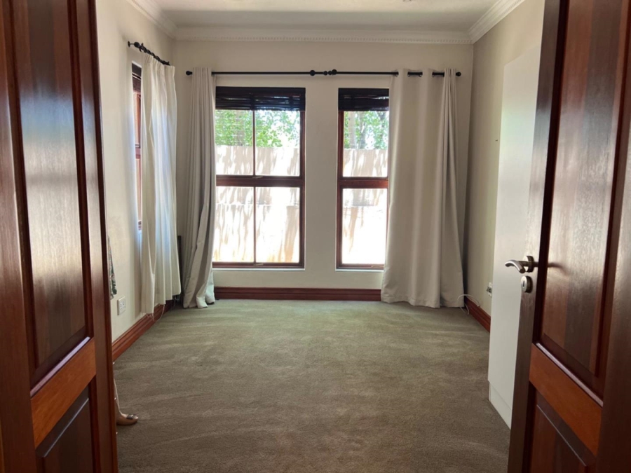 To Let 5 Bedroom Property for Rent in Waterkloof Ridge Gauteng