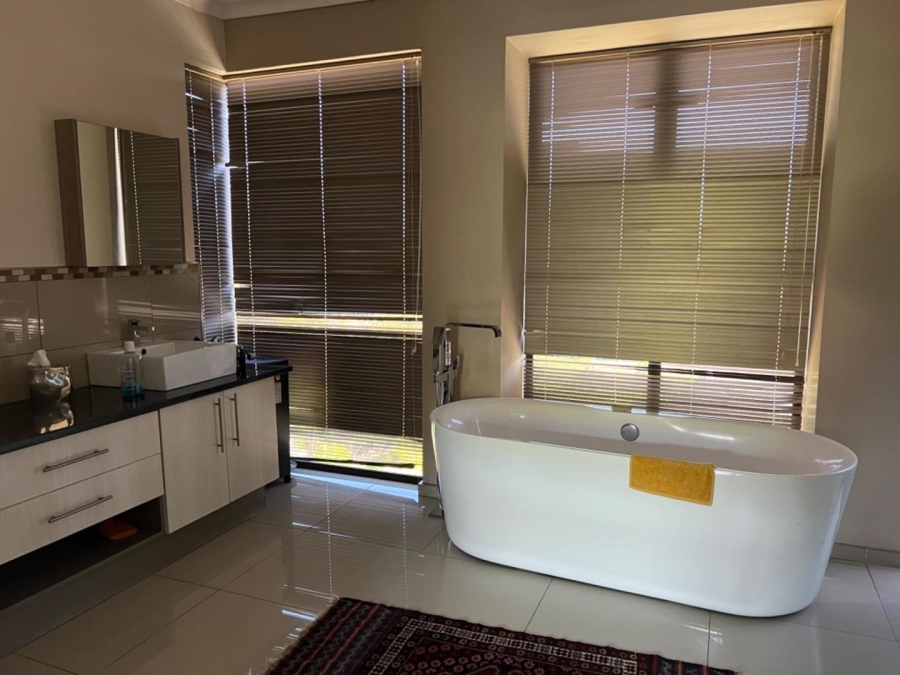 To Let 4 Bedroom Property for Rent in Waterkloof Ridge Gauteng