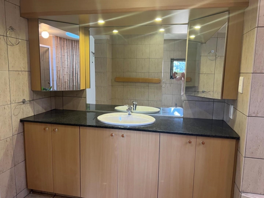 To Let 2 Bedroom Property for Rent in Waterkloof Ridge Gauteng