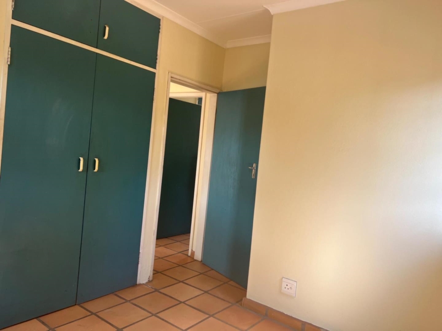 To Let 2 Bedroom Property for Rent in Waterkloof Ridge Gauteng