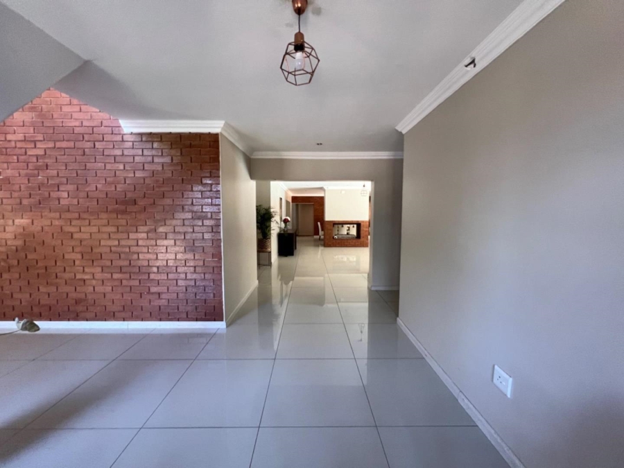 To Let 5 Bedroom Property for Rent in Waterkloof Ridge Gauteng