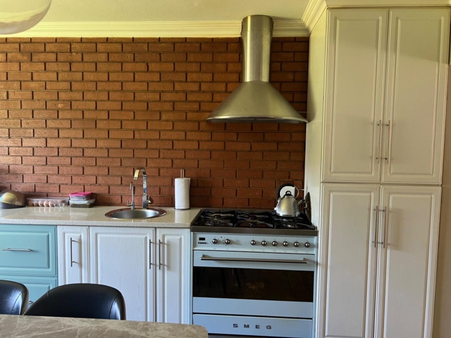 To Let 5 Bedroom Property for Rent in Waterkloof Ridge Gauteng