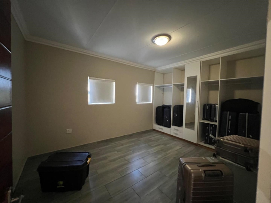 To Let 5 Bedroom Property for Rent in Waterkloof Ridge Gauteng