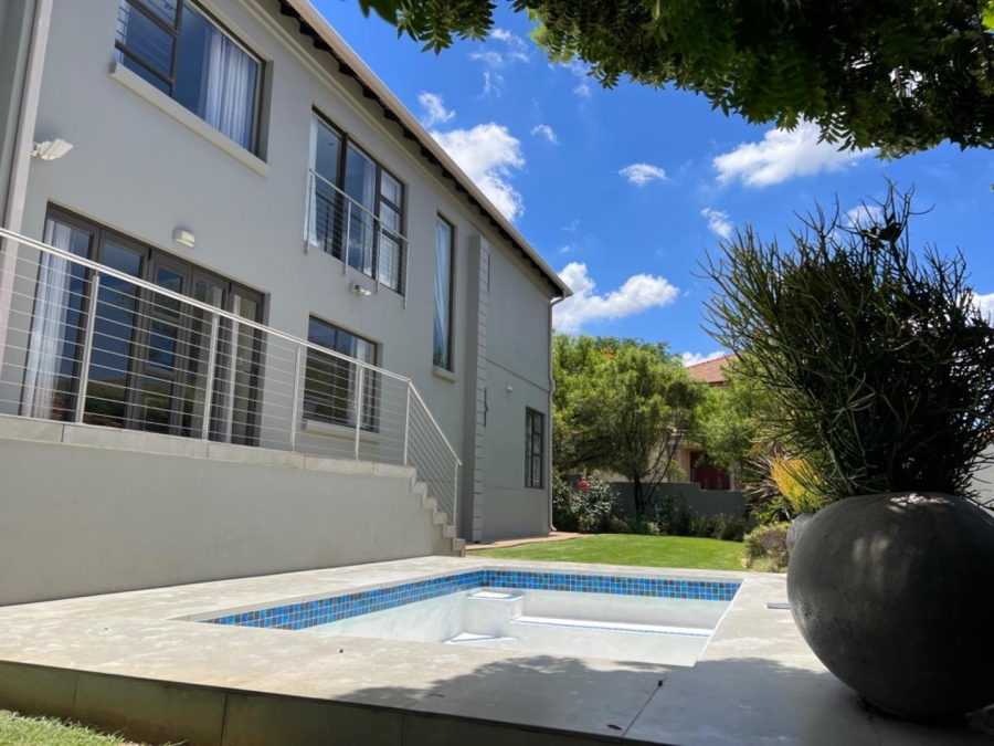 To Let 4 Bedroom Property for Rent in Waterkloof Ridge Gauteng