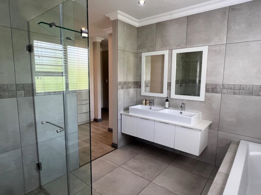 To Let 4 Bedroom Property for Rent in Waterkloof Ridge Gauteng