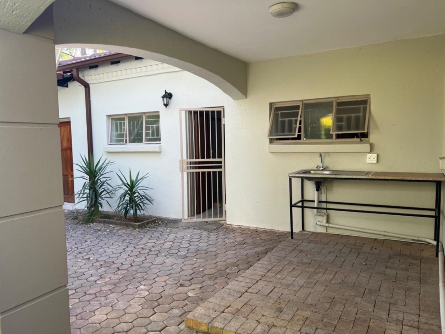 To Let 2 Bedroom Property for Rent in Waterkloof Gauteng